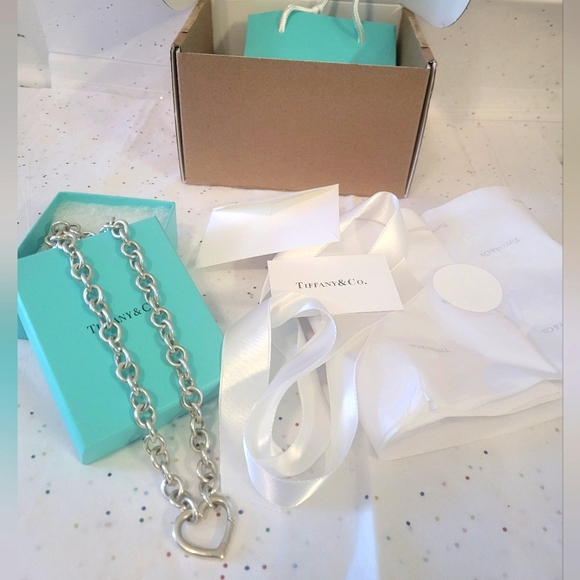Tiffany &Co heart necklace 18 "😍 - Picture 3 of 13